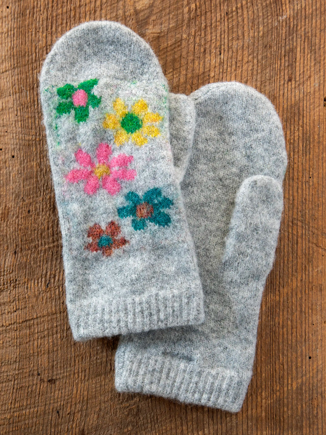 Intarsia Mittens Ash Daisy