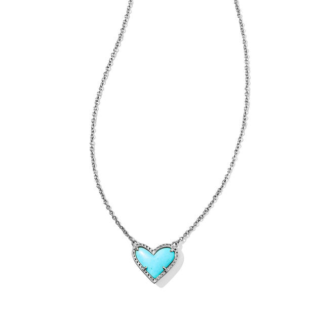 Ari Heart Short Pendant Necklace