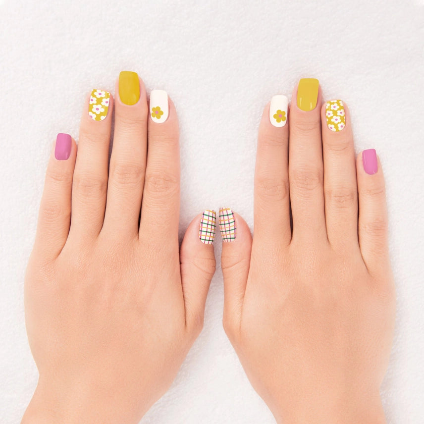 Crisscross Daisies Mani Nail Wrap Kit