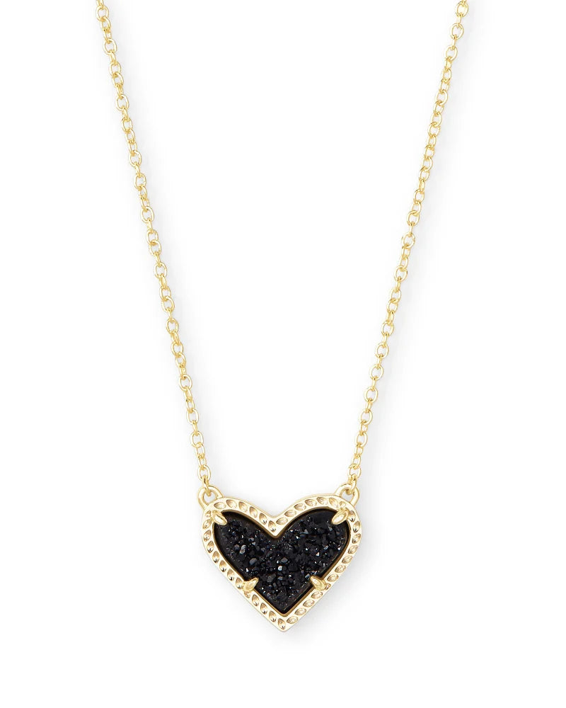 Ari Heart Short Pendant Necklace