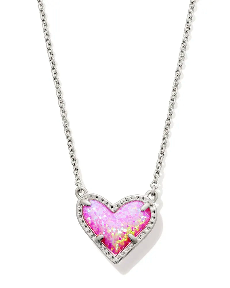 Ari Heart Short Pendant Necklace